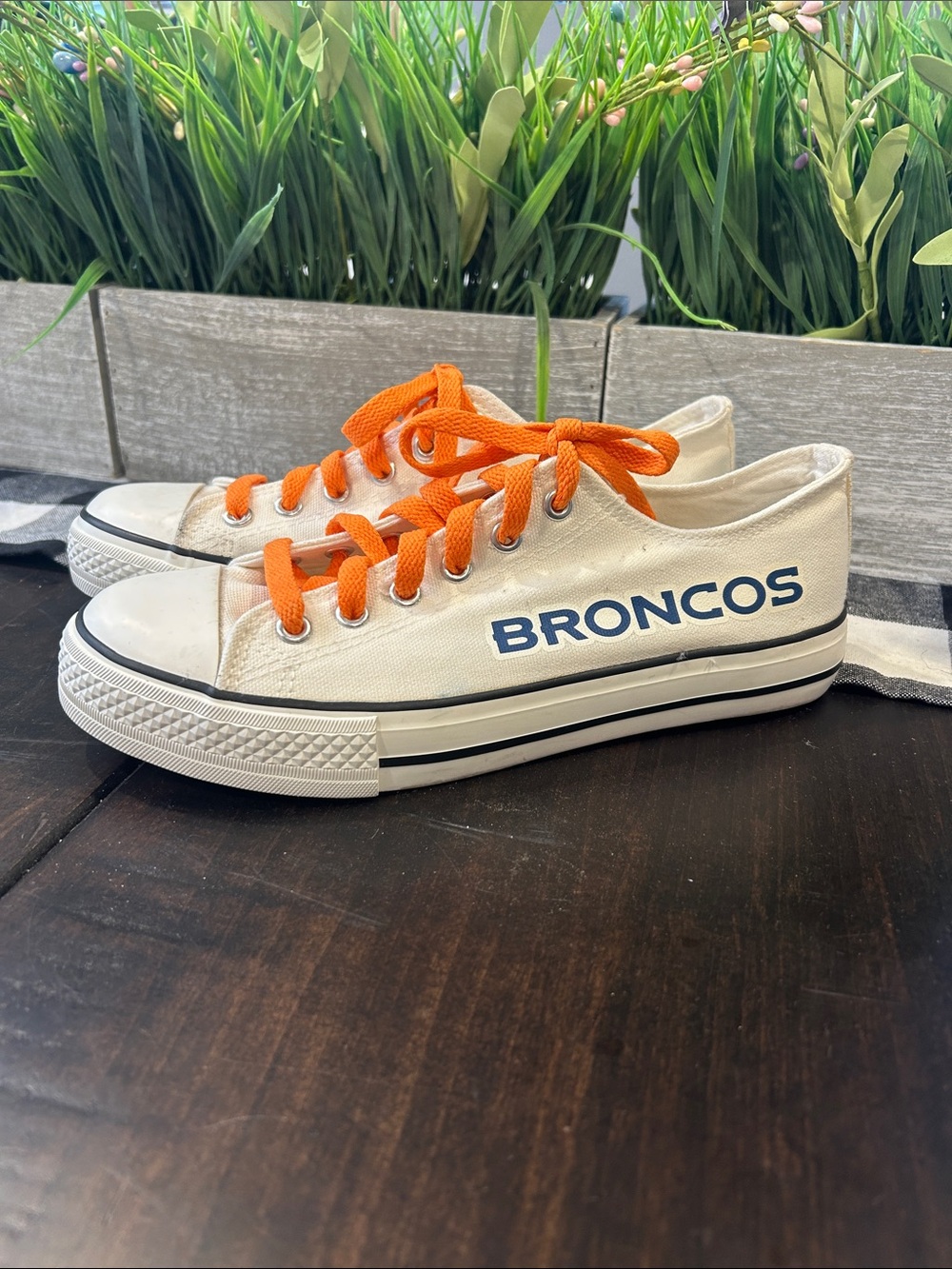 Broncos Low-Top Canvas Sneakers in White with Orange Laces